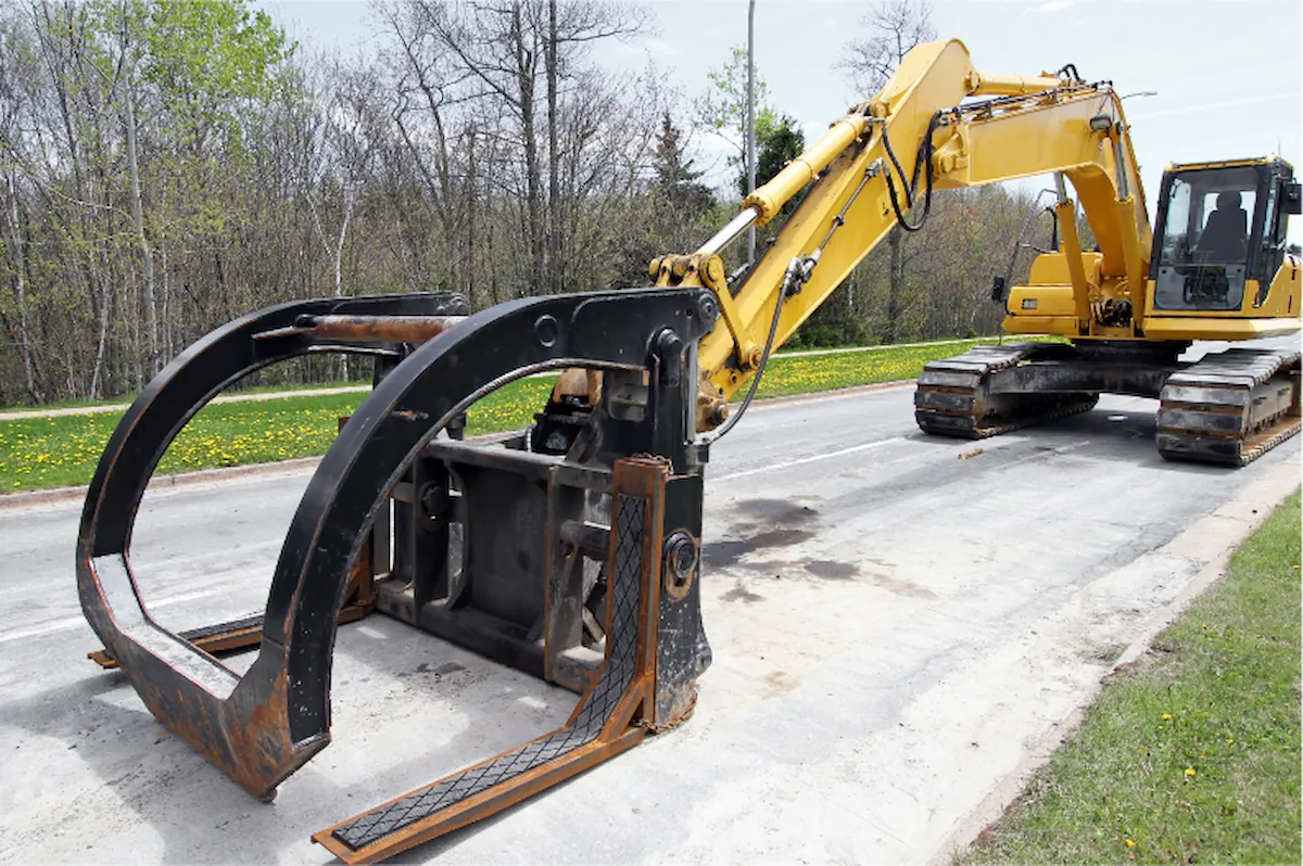 Excavator grapple attachment for material handling